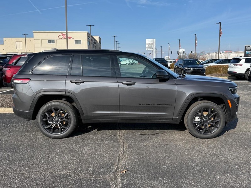 Jeep Grand Cherokee Vehicle Image 02