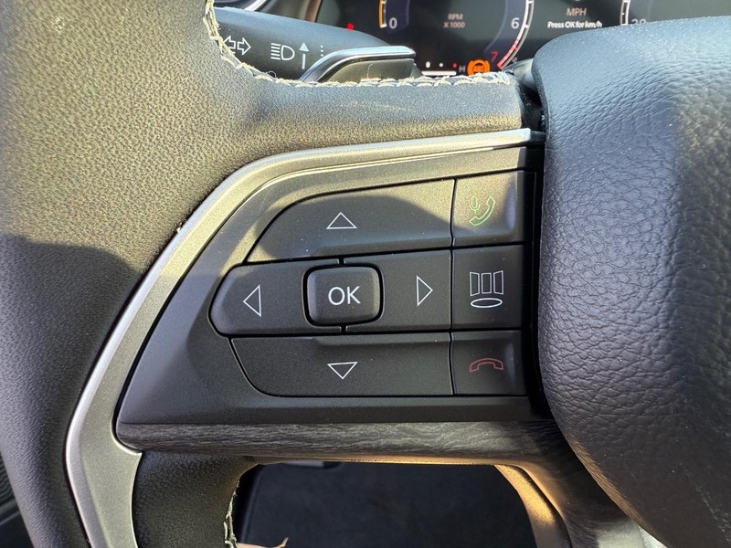 Jeep Grand Cherokee Vehicle Image 08