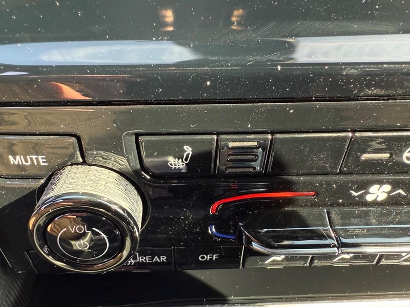 Jeep Grand Cherokee Vehicle Image 11