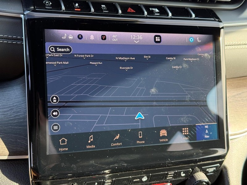 Jeep Grand Cherokee Vehicle Image 12