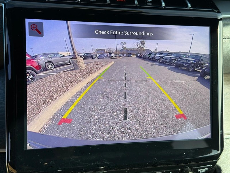 Jeep Grand Cherokee Vehicle Image 13