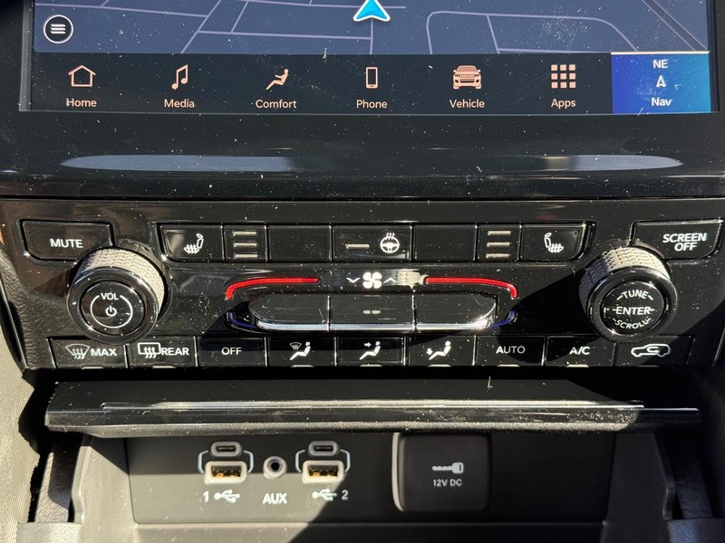 Jeep Grand Cherokee Vehicle Image 14