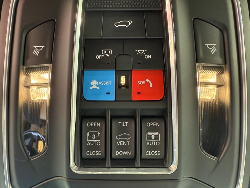 Jeep Grand Cherokee Vehicle Image 17