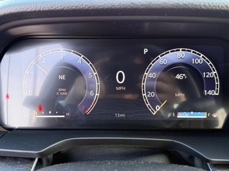 Jeep Grand Cherokee Vehicle Image 18