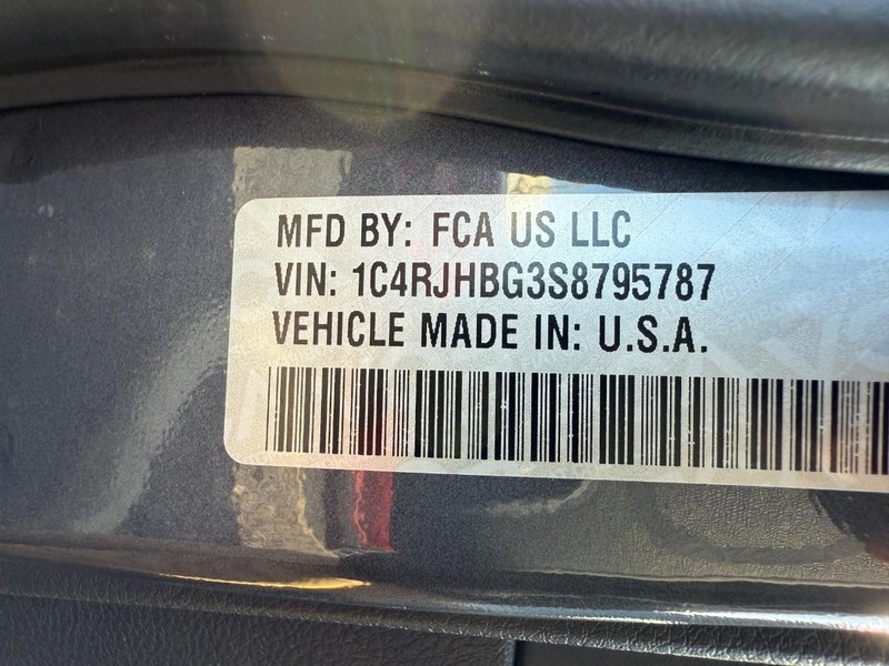 Jeep Grand Cherokee Vehicle Image 22