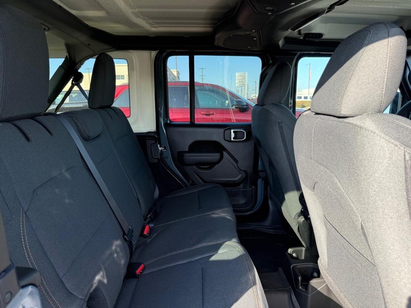 Jeep Wrangler Vehicle Image 04