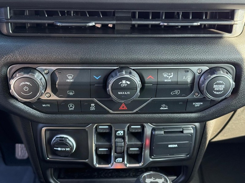 Jeep Wrangler Vehicle Image 12