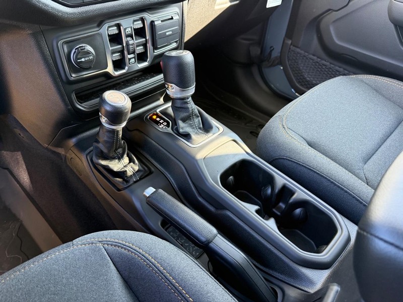 Jeep Wrangler Vehicle Image 13