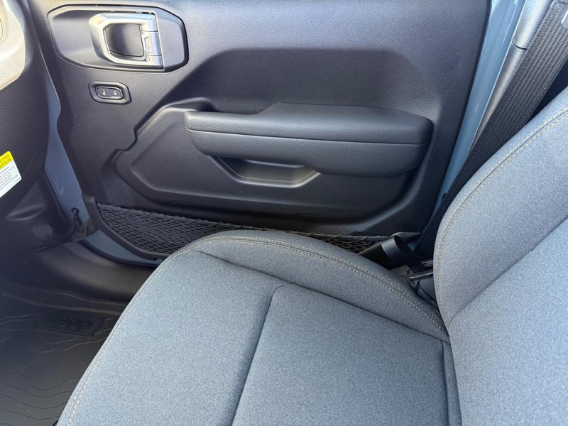 Jeep Wrangler Vehicle Image 14