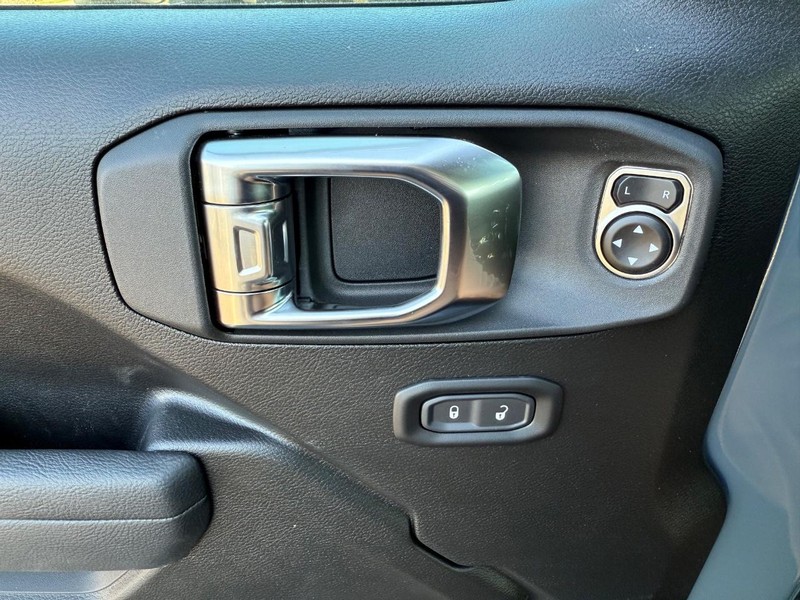 Jeep Wrangler Vehicle Image 17