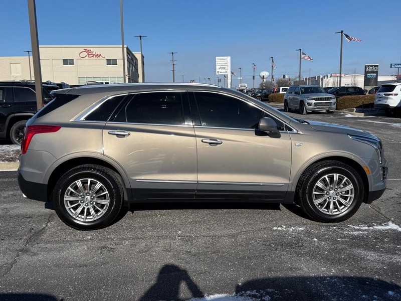 Cadillac XT5 Vehicle Image 02