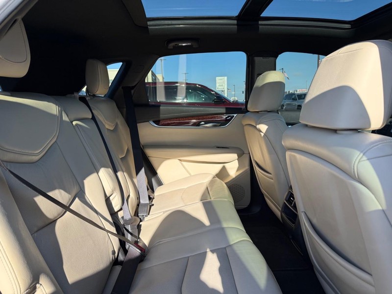 Cadillac XT5 Vehicle Image 11