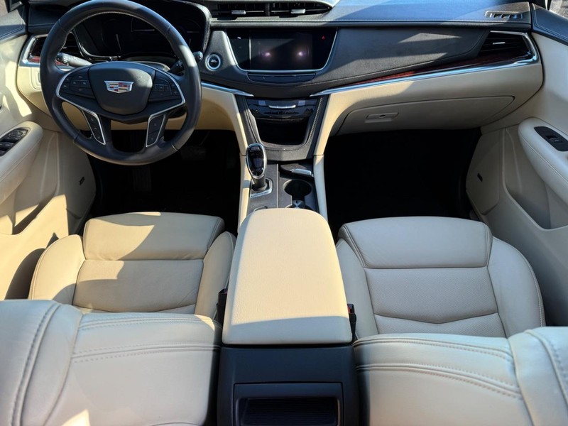 Cadillac XT5 Vehicle Image 13