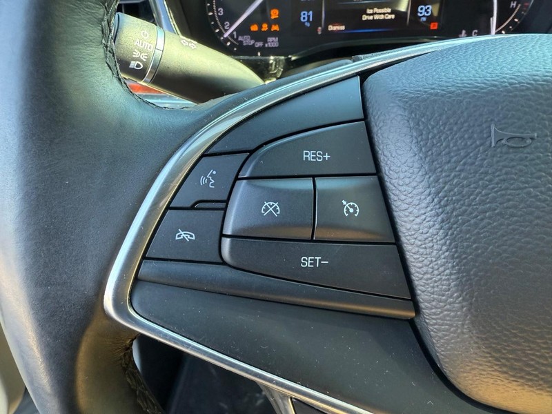 Cadillac XT5 Vehicle Image 15