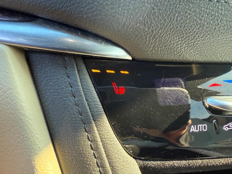 Cadillac XT5 Vehicle Image 18