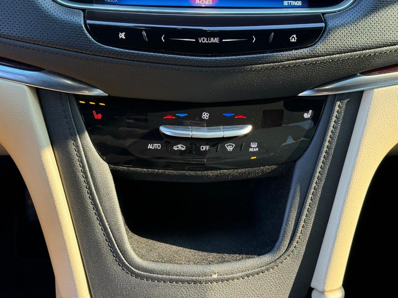 Cadillac XT5 Vehicle Image 21