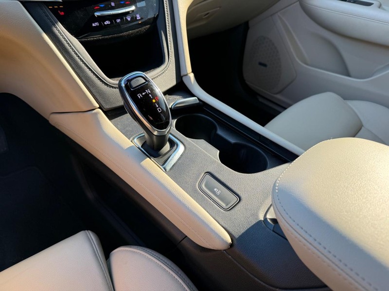 Cadillac XT5 Vehicle Image 22