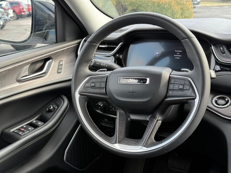 Jeep Grand Cherokee 4xe Vehicle Image 14