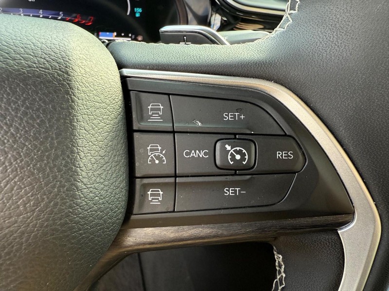 Jeep Grand Cherokee 4xe Vehicle Image 16