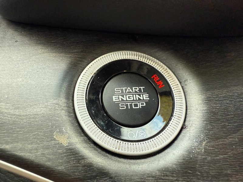 Jeep Grand Cherokee 4xe Vehicle Image 17