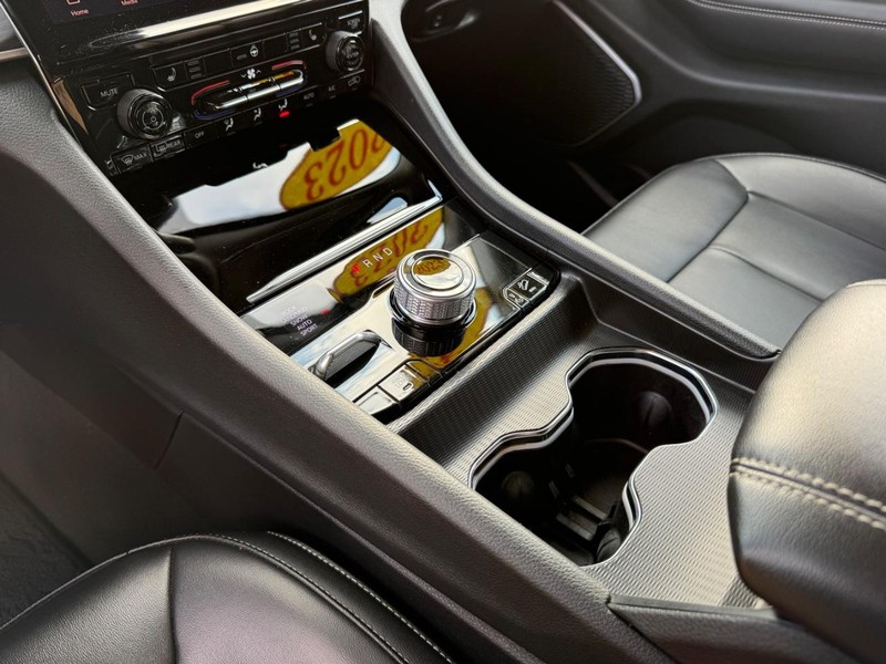 Jeep Grand Cherokee 4xe Vehicle Image 22