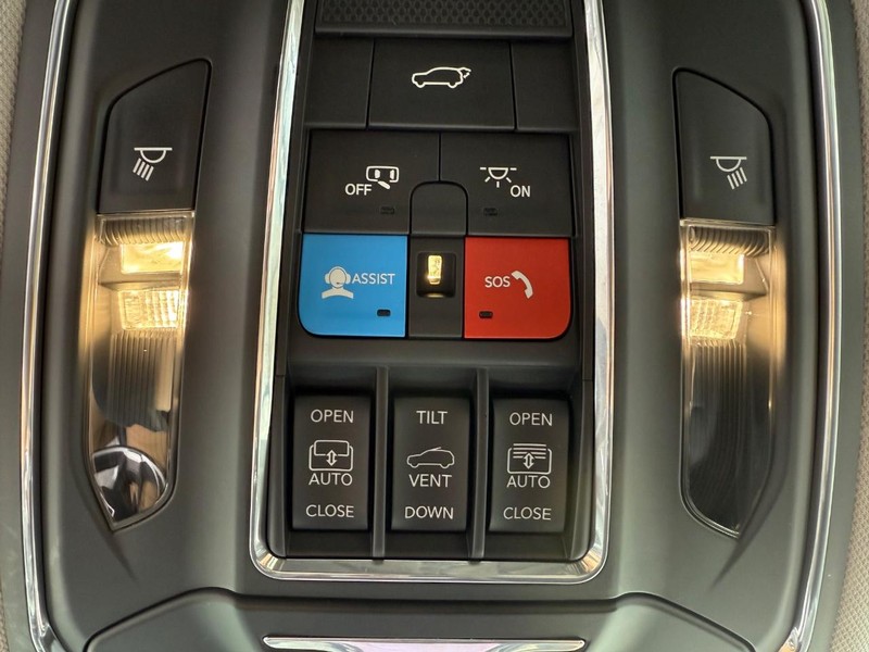 Jeep Grand Cherokee 4xe Vehicle Image 24