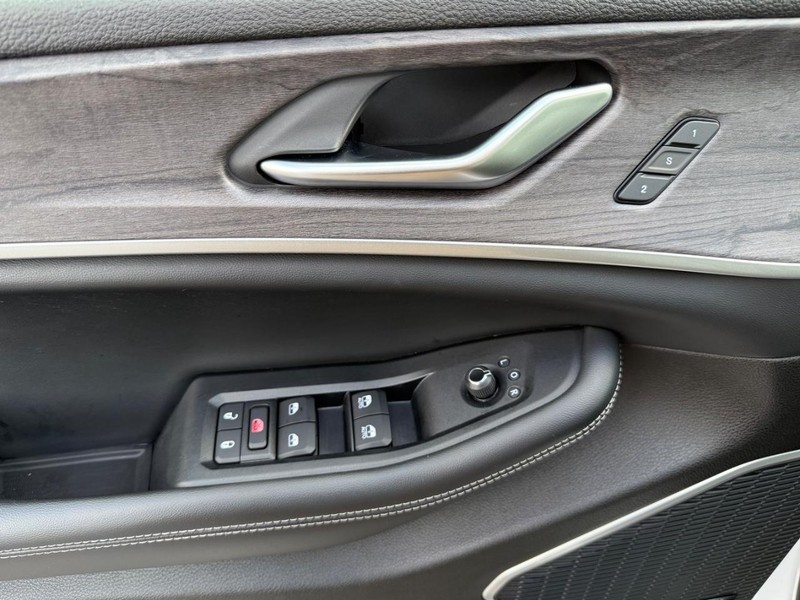 Jeep Grand Cherokee 4xe Vehicle Image 27