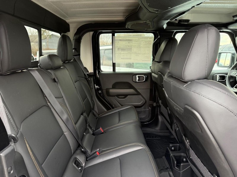 Jeep Gladiator Vehicle Image 04