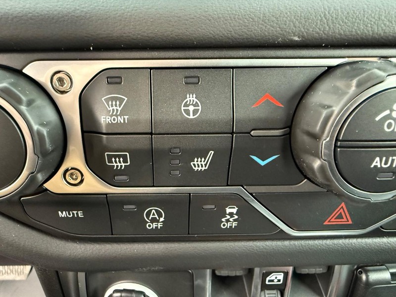 Jeep Gladiator Vehicle Image 10