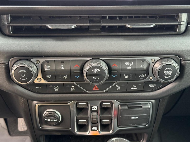 Jeep Gladiator Vehicle Image 13