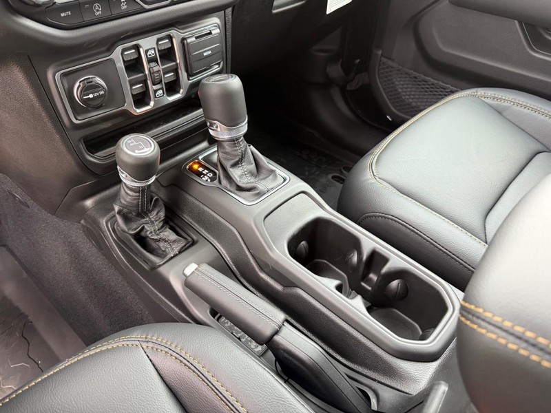 Jeep Gladiator Vehicle Image 14