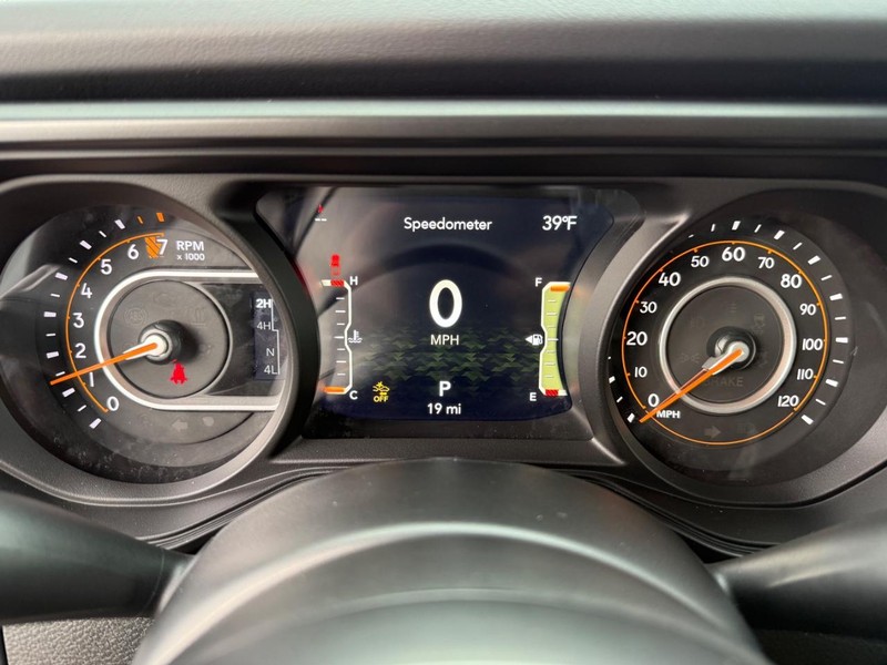 Jeep Gladiator Vehicle Image 16