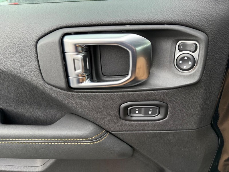 Jeep Gladiator Vehicle Image 18