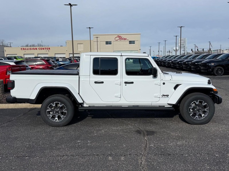 Jeep Gladiator Vehicle Image 02