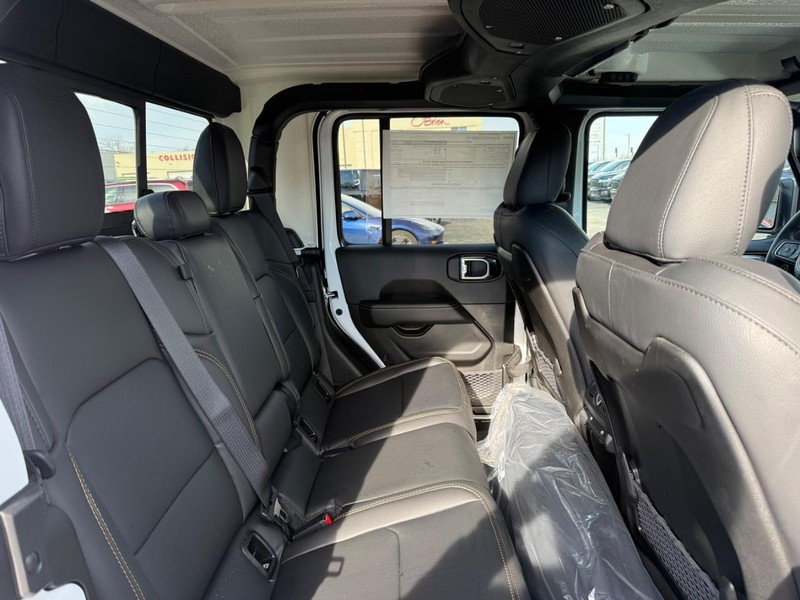 Jeep Gladiator Vehicle Image 04