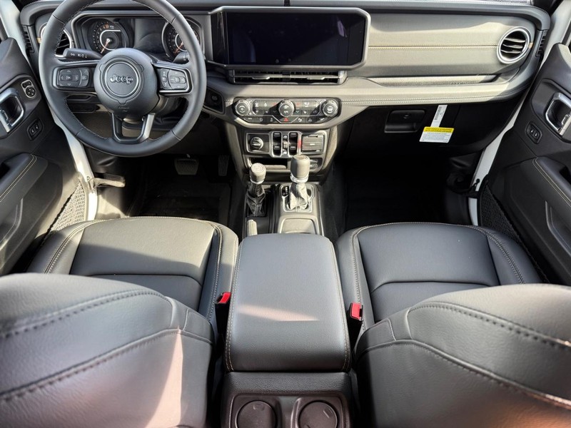 Jeep Gladiator Vehicle Image 05