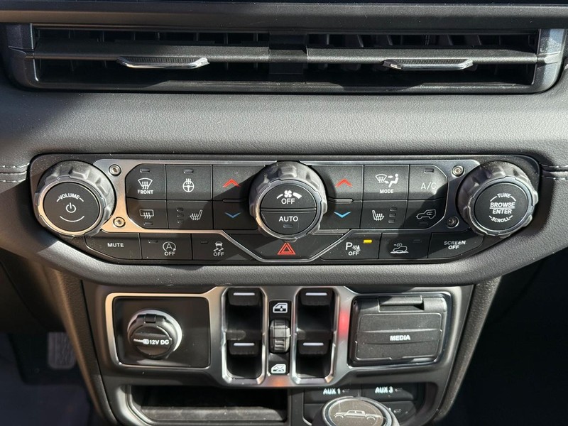 Jeep Gladiator Vehicle Image 13