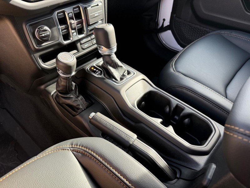 Jeep Gladiator Vehicle Image 14