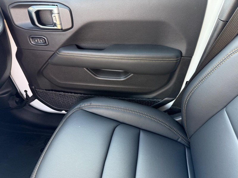 Jeep Gladiator Vehicle Image 15