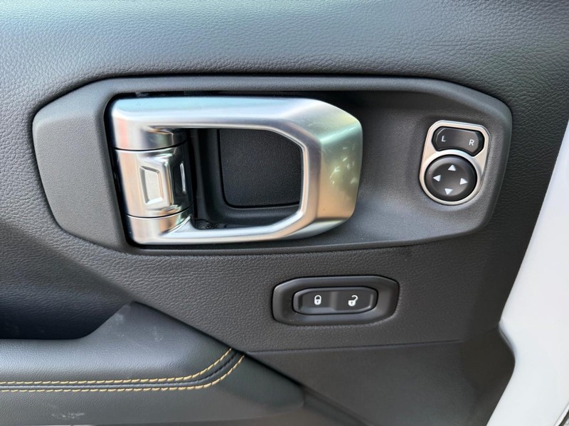 Jeep Gladiator Vehicle Image 18