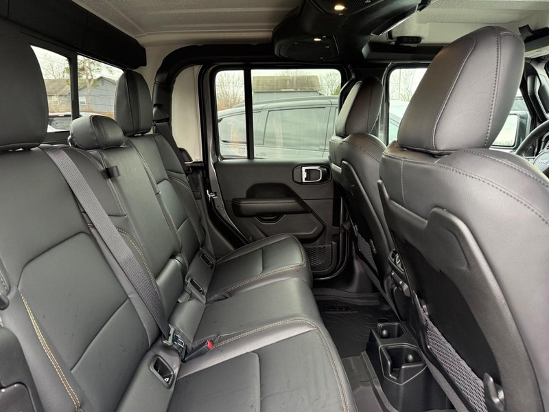 Jeep Gladiator Vehicle Image 04