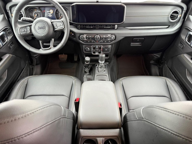 Jeep Gladiator Vehicle Image 05