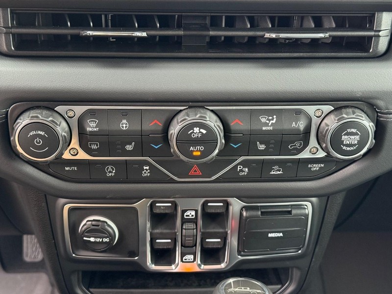 Jeep Gladiator Vehicle Image 13