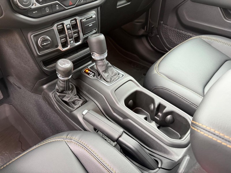 Jeep Gladiator Vehicle Image 14