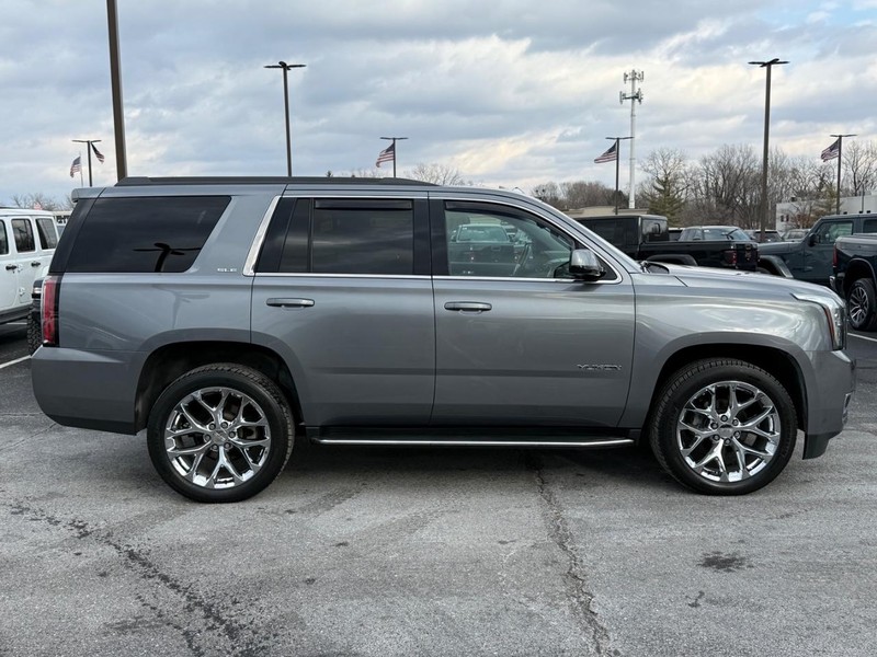 GMC Yukon Vehicle Image 02