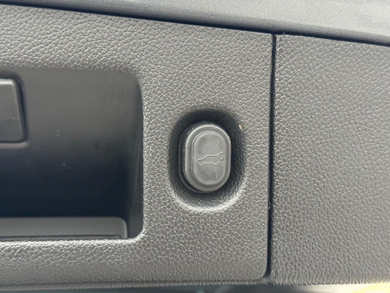 GMC Yukon Vehicle Image 08