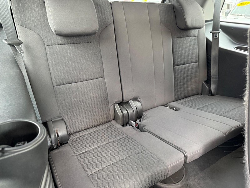 GMC Yukon Vehicle Image 12