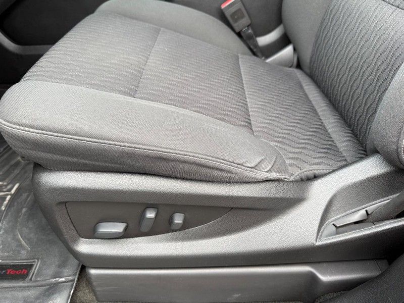 GMC Yukon Vehicle Image 25