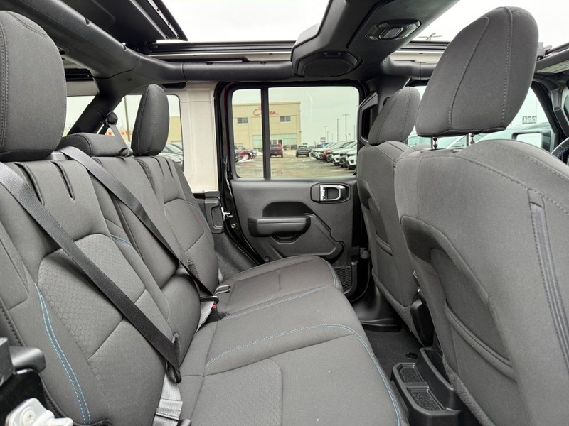Jeep Wrangler 4xe Vehicle Image 10