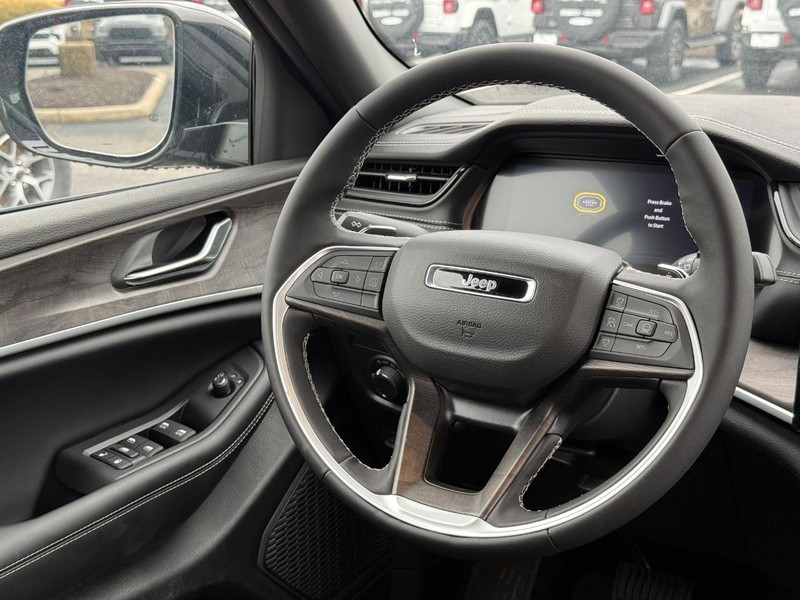 Jeep Grand Cherokee Vehicle Image 07